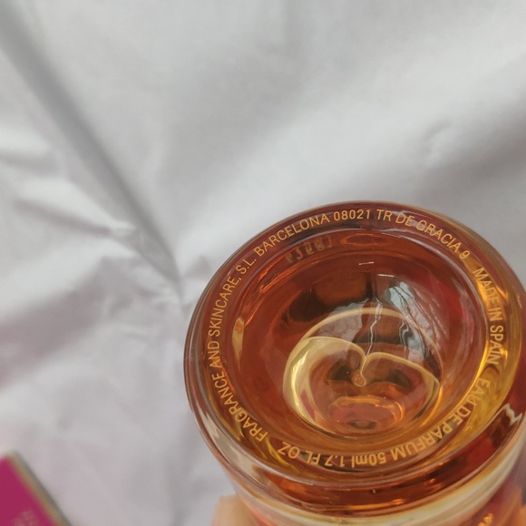 Prada Candy Perfume - Picture 2 of 3